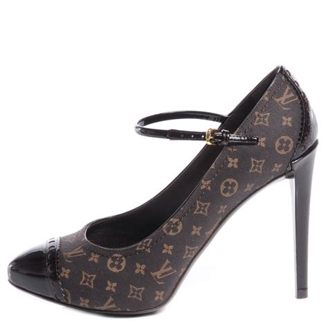 Romance strap pump in Monogram Idylle 